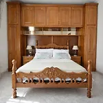 Galihost - Enorme Casa Con Piscina En * Villanueva De Arosa
