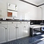 Galihost - Enorme Casa Con Piscina En Vakantiehuis