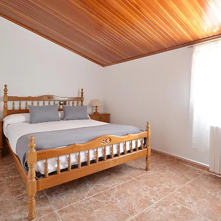 Galihost - Enorme Casa Con Piscina En * Villanueva De Arosa