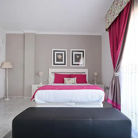 Galihost - Enorme Casa Con Piscina En *