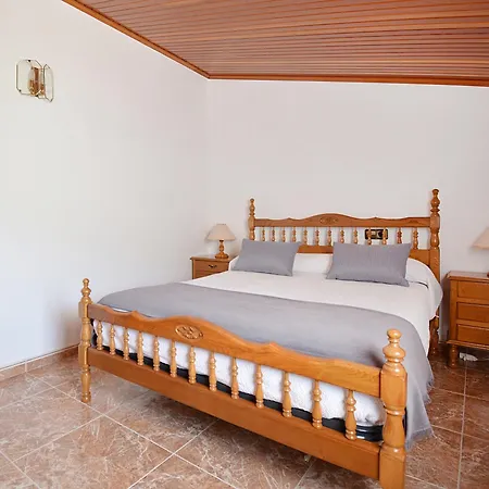 Galihost - Enorme Casa Con Piscina En *