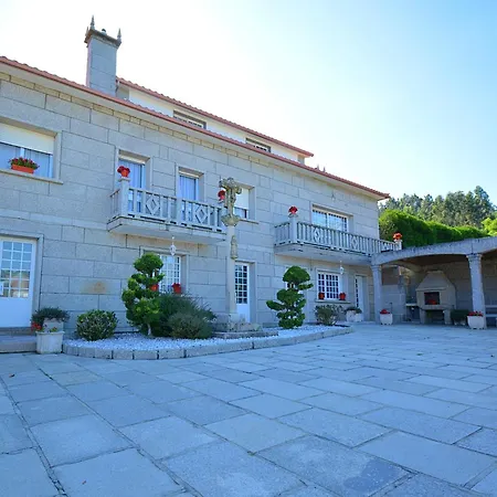 Galihost - Enorme Casa Con Piscina En Villanueva De Arosa