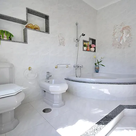 Galihost - Enorme Casa Con Piscina En Vilanova de Arousa