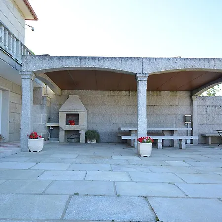 Galihost - Enorme Casa Con Piscina En Villanueva De Arosa