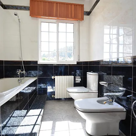 Galihost - Enorme Casa Con Piscina En